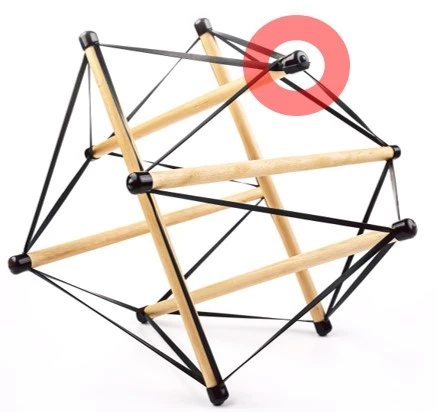 Tensegritiy-Modell für Faszien: Gezeigt wird ein Modell, welches eine Verletzung zeigt.